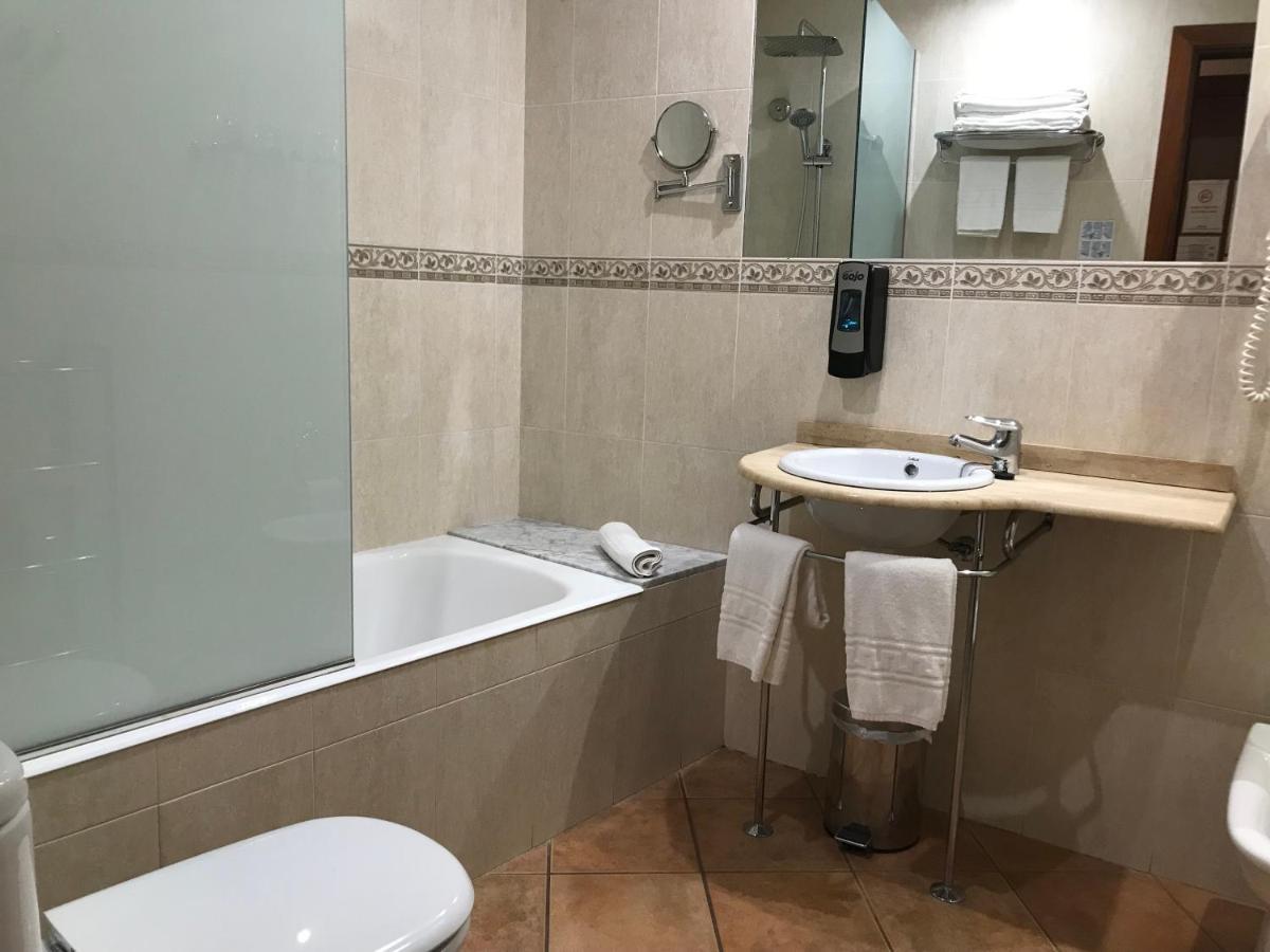 Maçanet de Cabrenys Hotel-Restaurante La Quadra מראה חיצוני תמונה