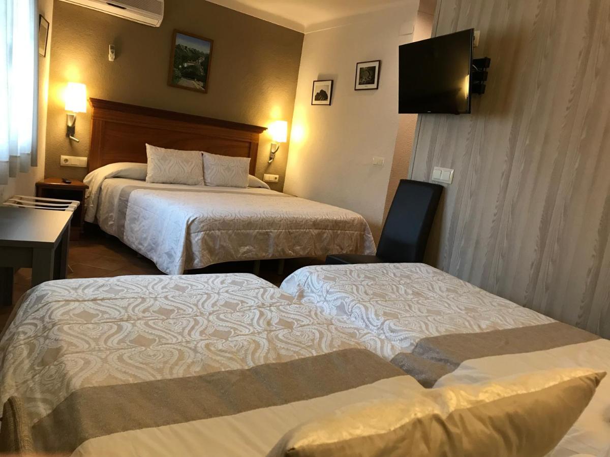 Maçanet de Cabrenys Hotel-Restaurante La Quadra מראה חיצוני תמונה