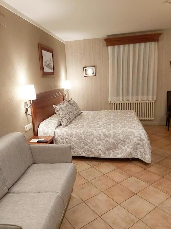 Maçanet de Cabrenys Hotel-Restaurante La Quadra חדר תמונה