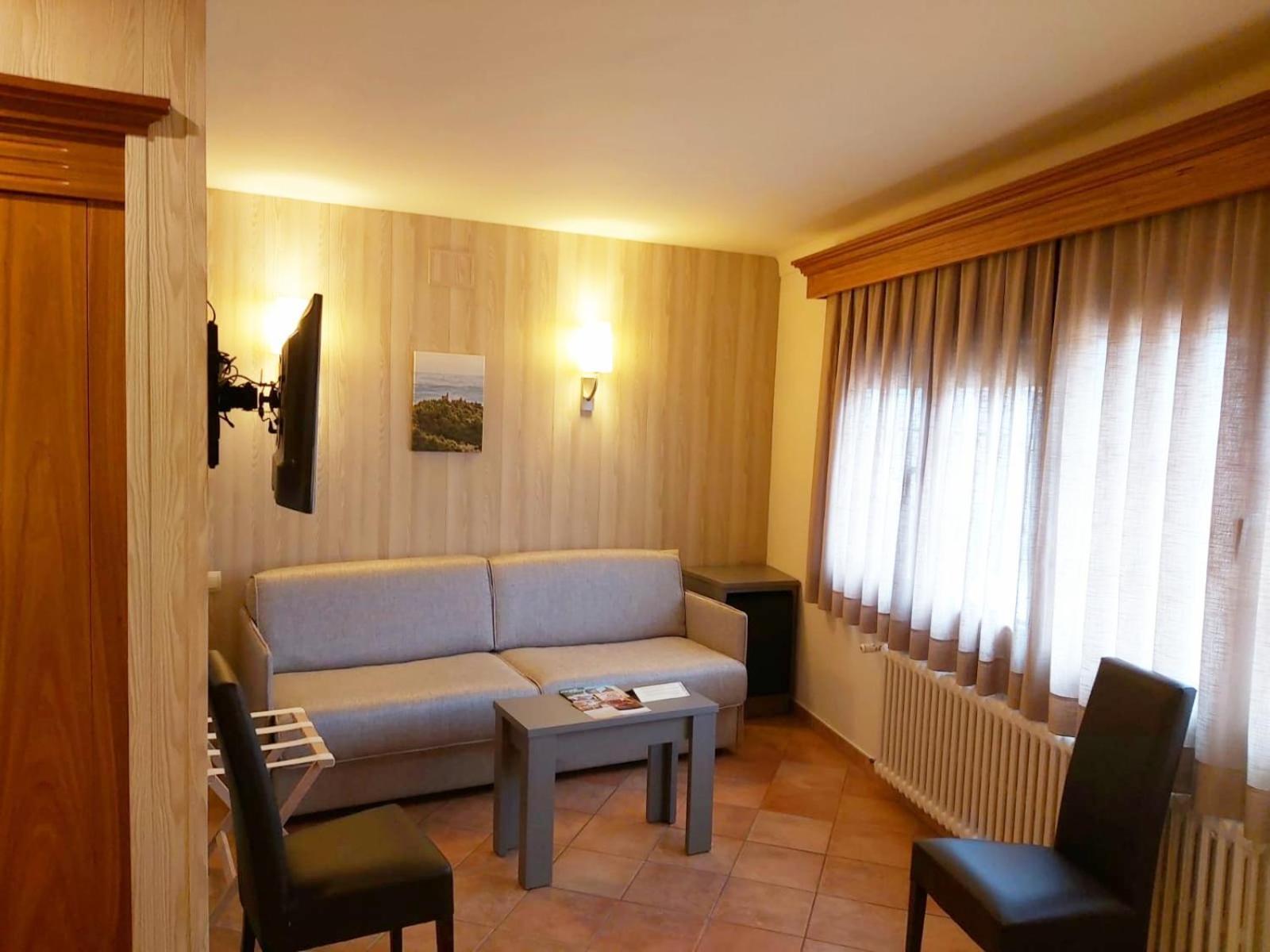 Maçanet de Cabrenys Hotel-Restaurante La Quadra חדר תמונה
