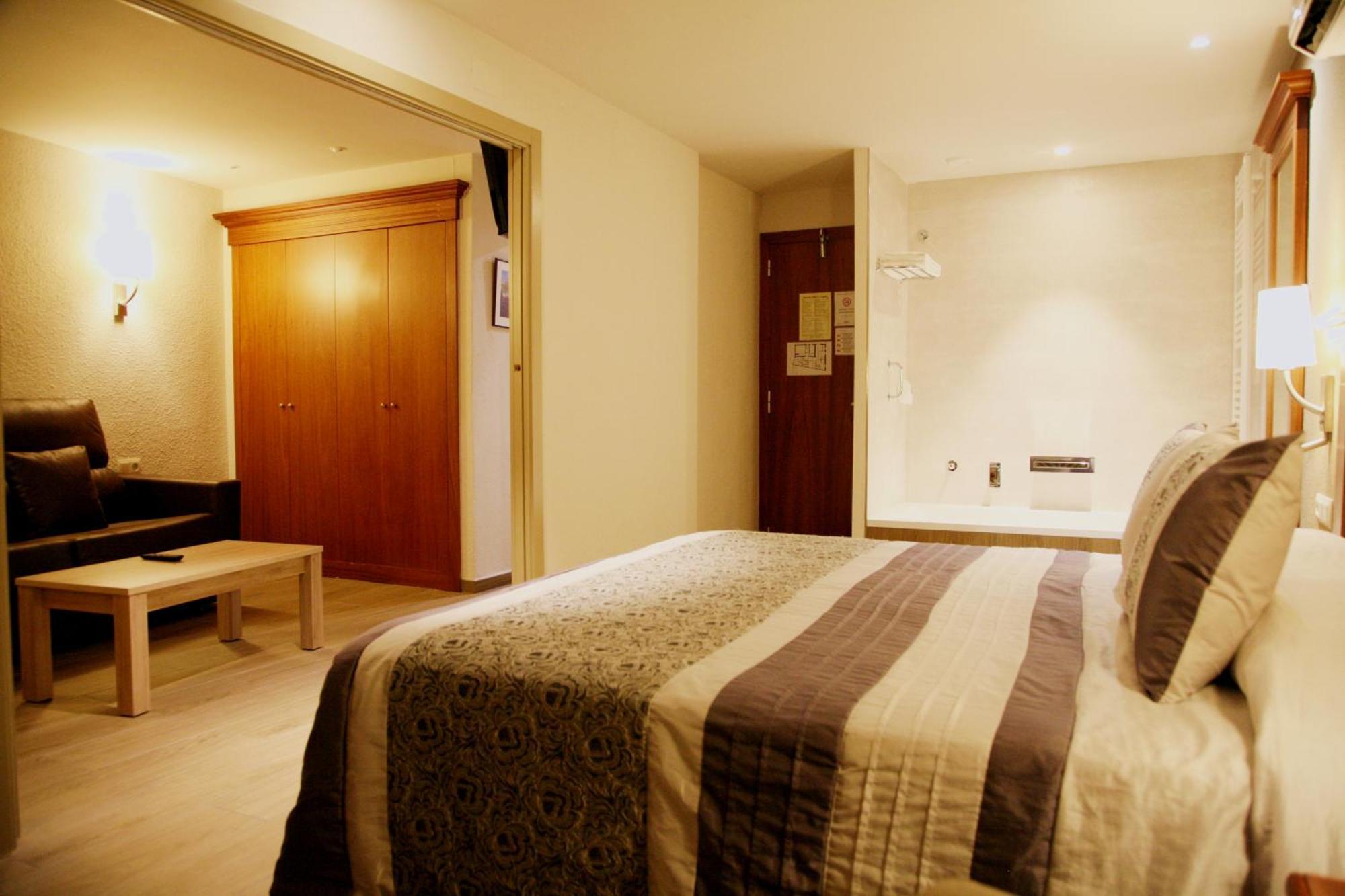 Maçanet de Cabrenys Hotel-Restaurante La Quadra חדר תמונה