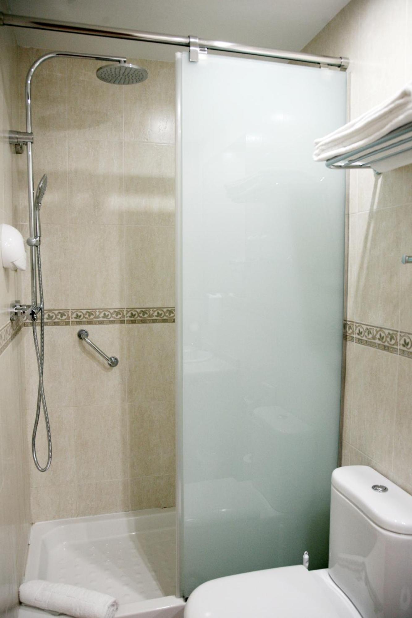 Maçanet de Cabrenys Hotel-Restaurante La Quadra חדר תמונה