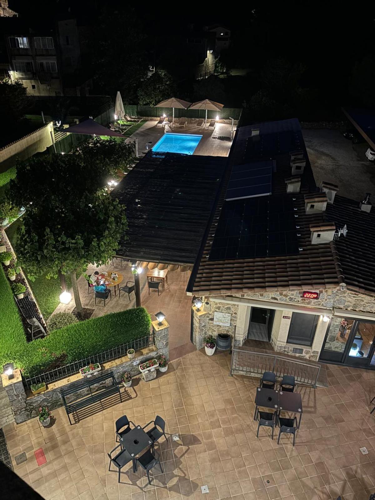 Maçanet de Cabrenys Hotel-Restaurante La Quadra מראה חיצוני תמונה