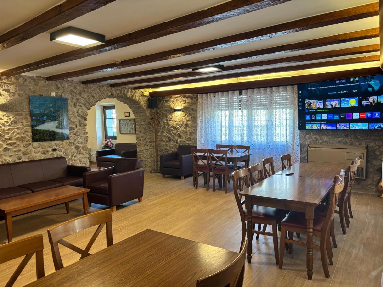 Maçanet de Cabrenys Hotel-Restaurante La Quadra מראה חיצוני תמונה