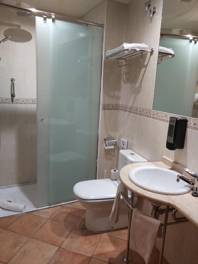 Maçanet de Cabrenys Hotel-Restaurante La Quadra מראה חיצוני תמונה