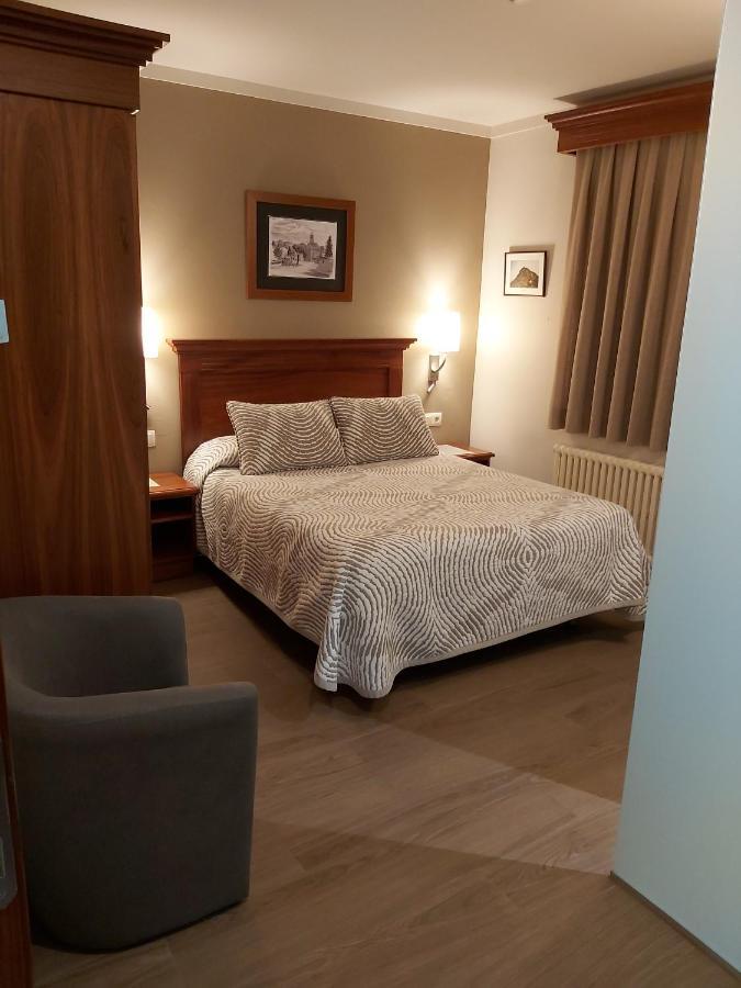 Maçanet de Cabrenys Hotel-Restaurante La Quadra מראה חיצוני תמונה