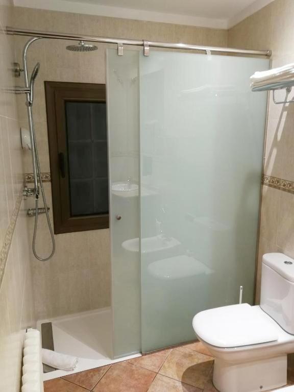 Maçanet de Cabrenys Hotel-Restaurante La Quadra מראה חיצוני תמונה