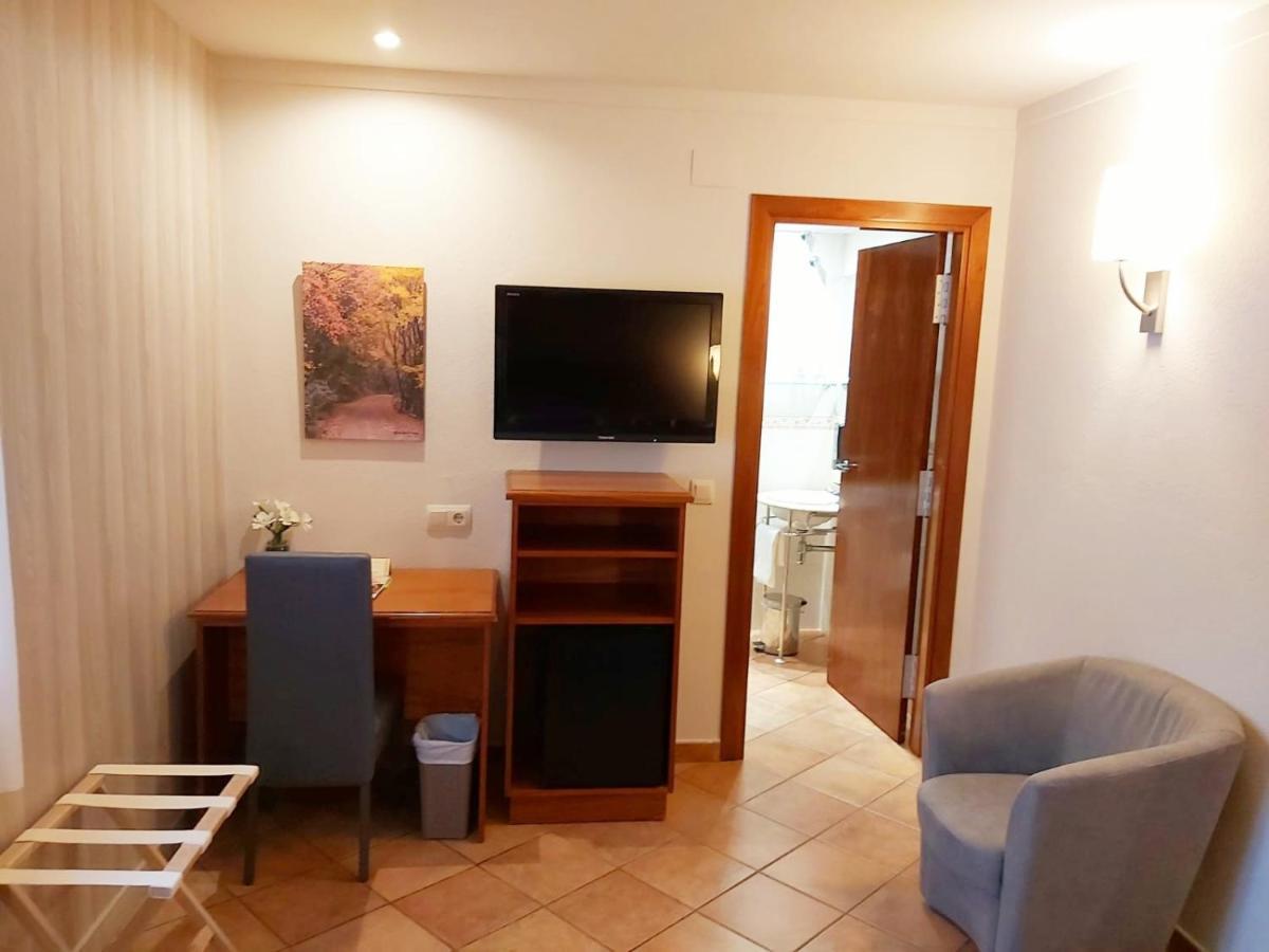 Maçanet de Cabrenys Hotel-Restaurante La Quadra מראה חיצוני תמונה