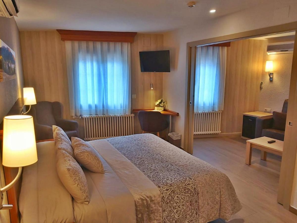 Maçanet de Cabrenys Hotel-Restaurante La Quadra מראה חיצוני תמונה