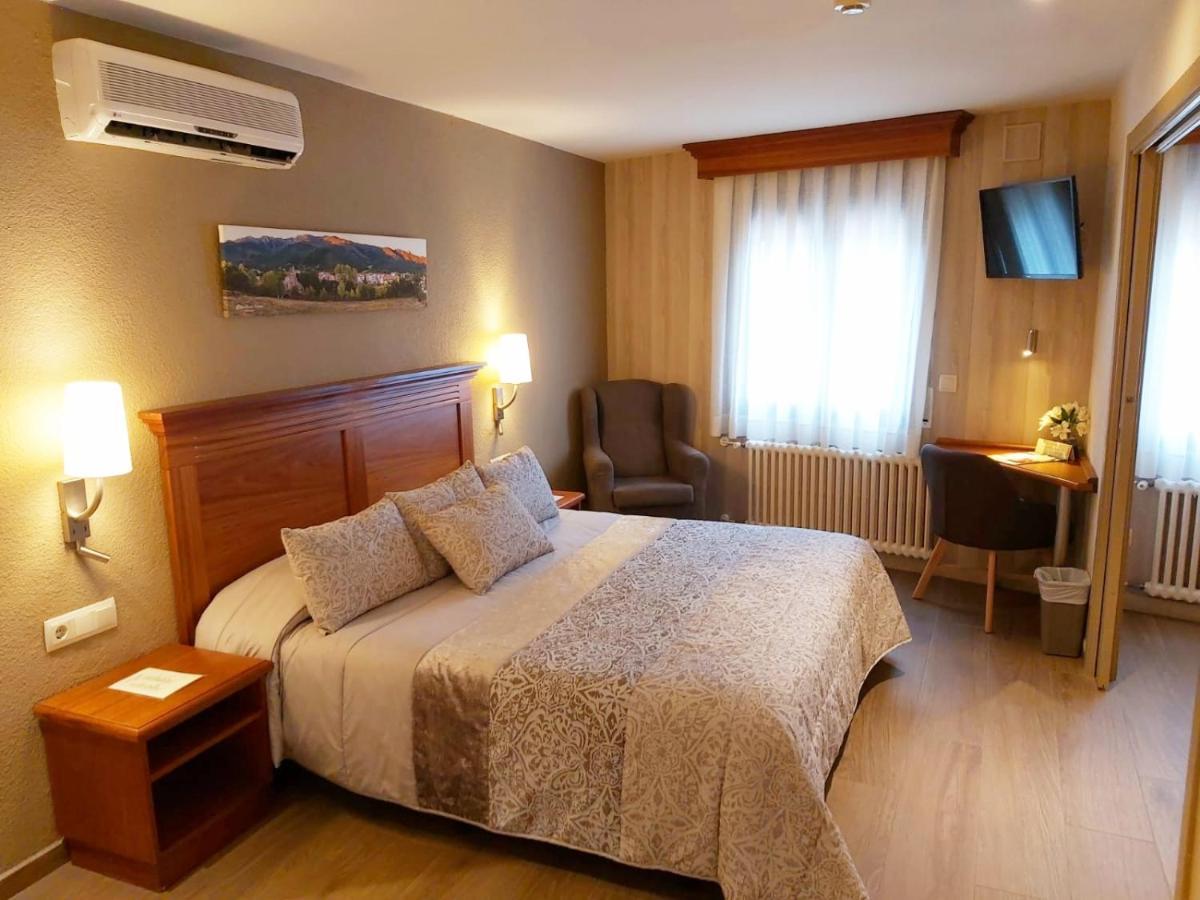 Maçanet de Cabrenys Hotel-Restaurante La Quadra מראה חיצוני תמונה